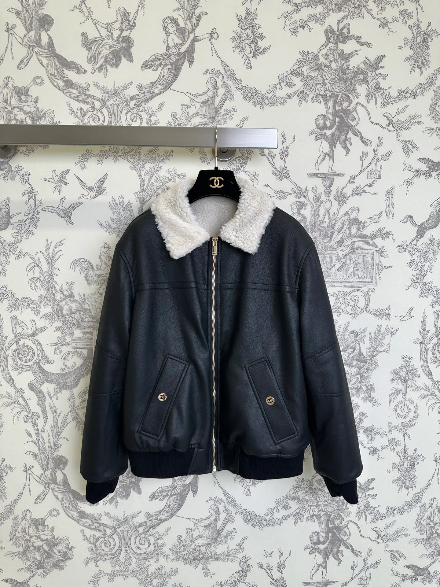 Кожаные Куртки И Дублёнки Женские Chanel 18138555