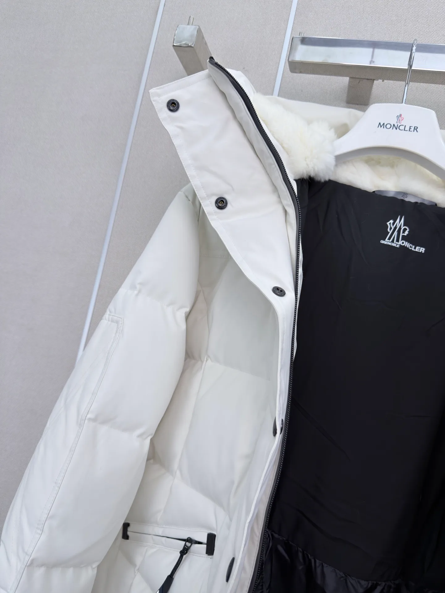 Куртки И Пуховики Женские Moncler 19555754