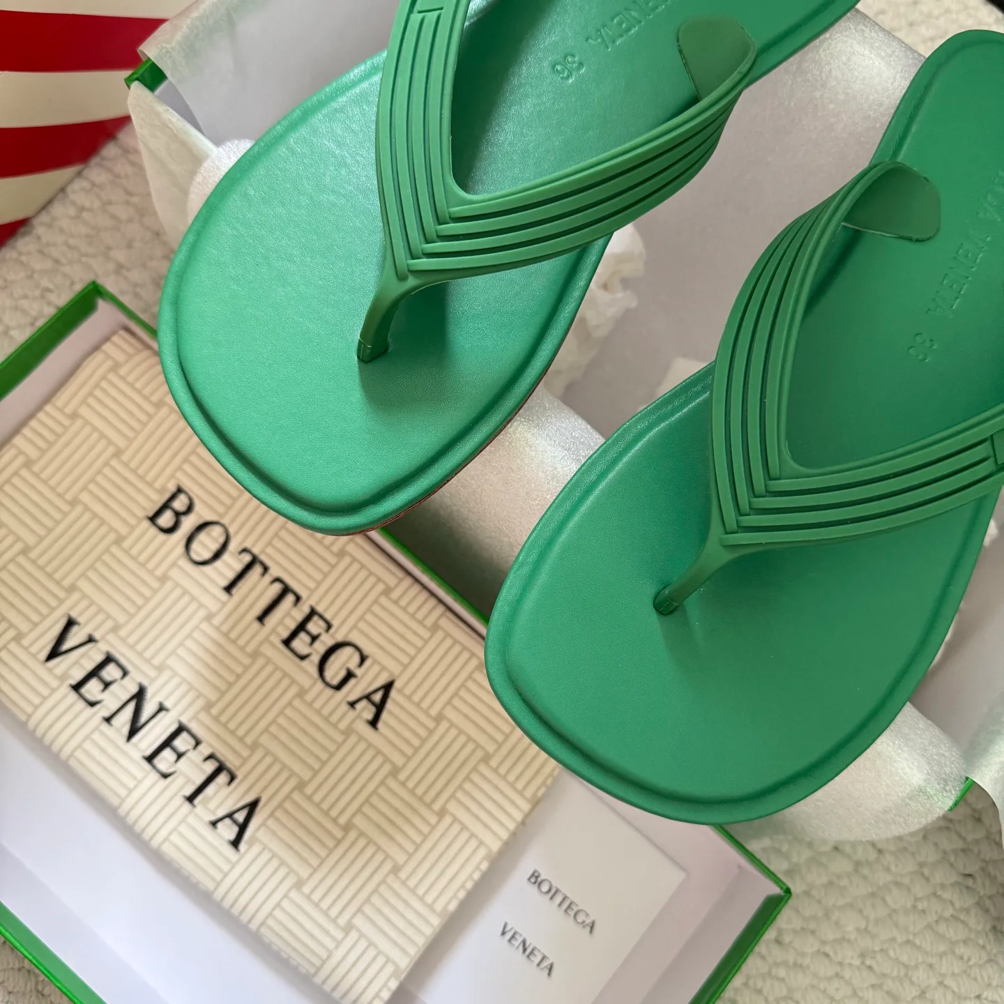 Шлепанцы Женские Bottega Veneta 17386124