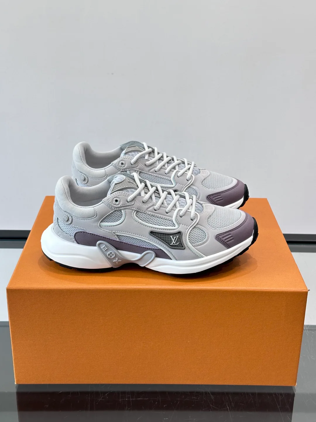 Кроссовки Женские Louis Vuitton 11688772