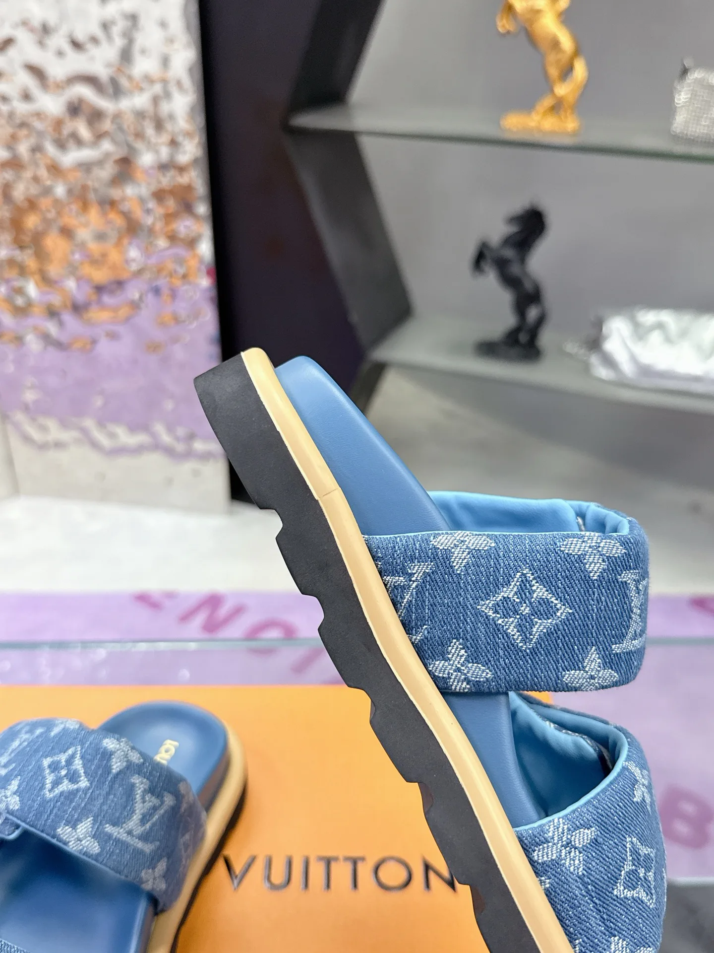 Шлепанцы Женские Louis Vuitton 17530457