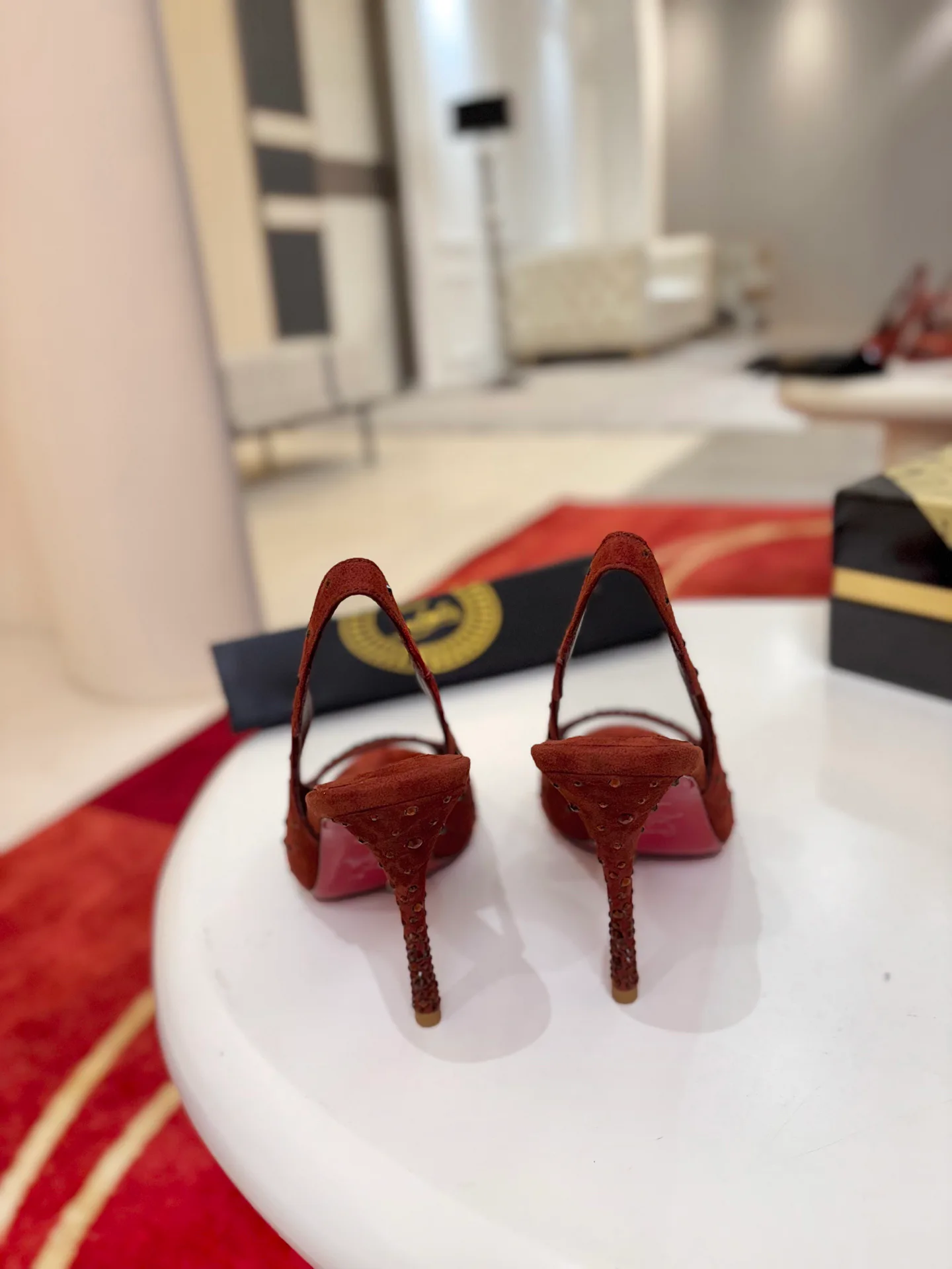 Босоножки Женские Christian Louboutin 18821548