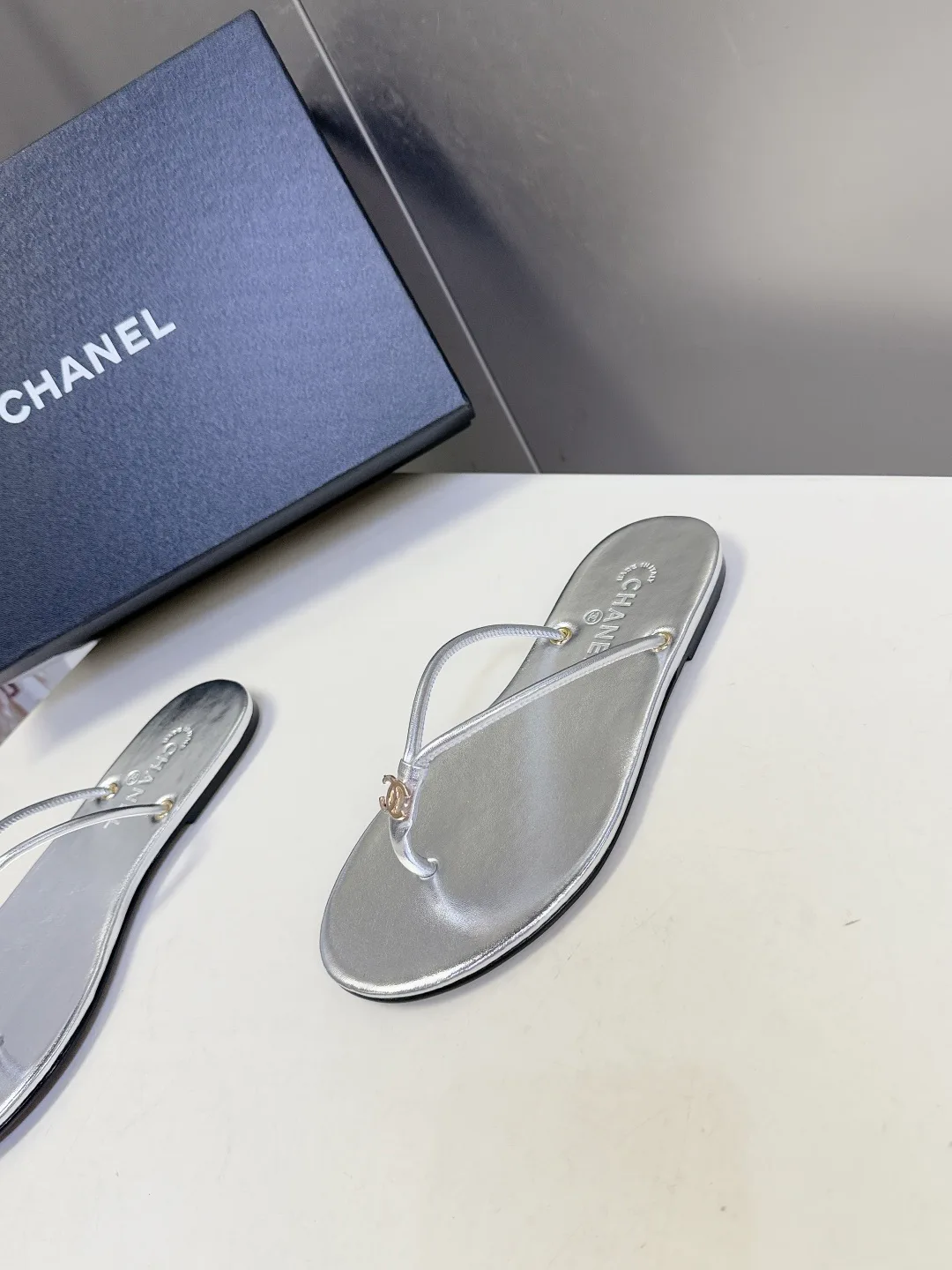 Шлепанцы Женские Chanel 11677229