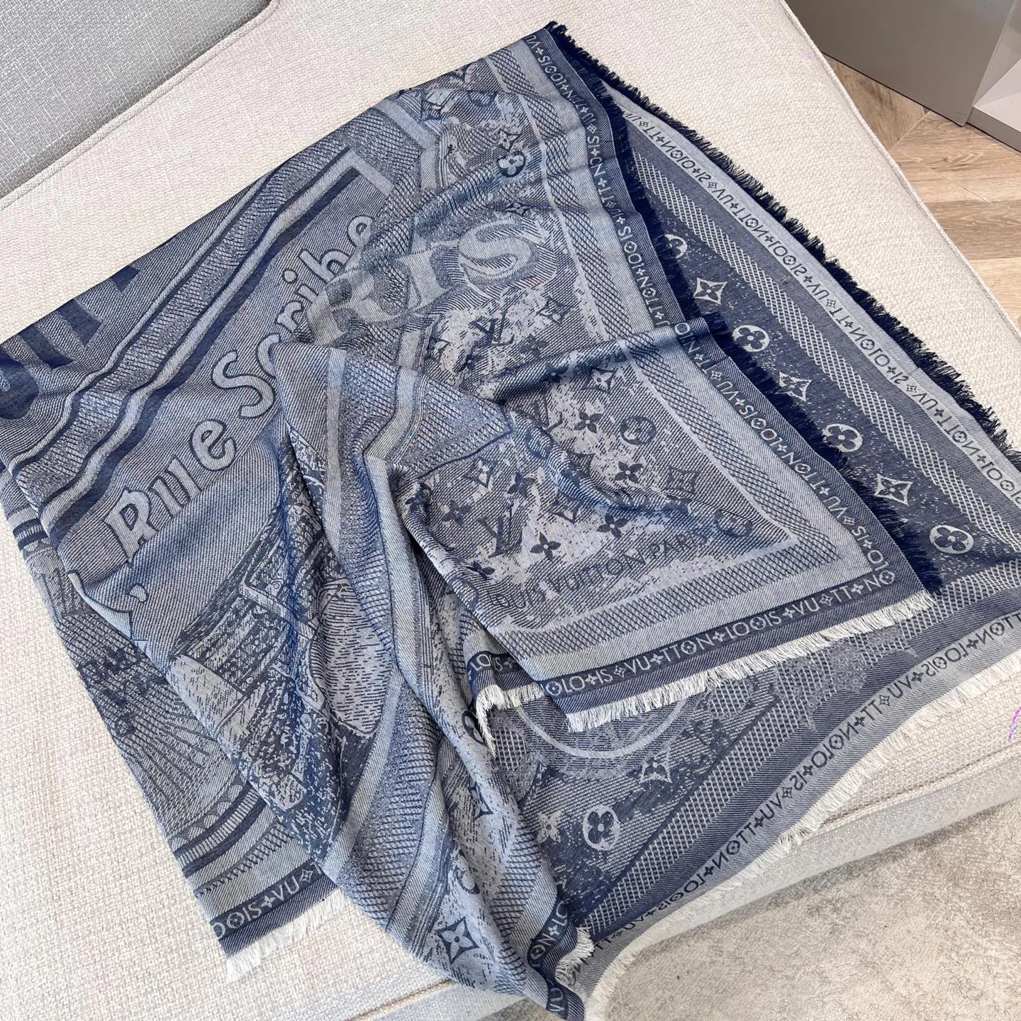 Шарфы Louis Vuitton 463717