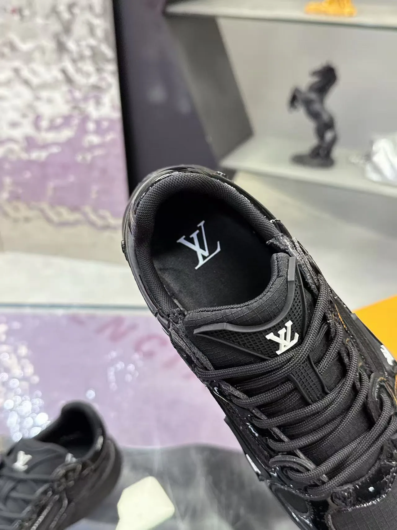 Кроссовки Женские Louis Vuitton 17530422