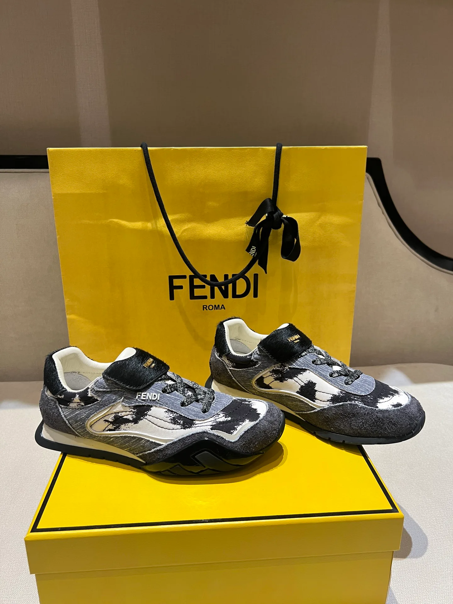 Кроссовки Женские Fendi 18020739
