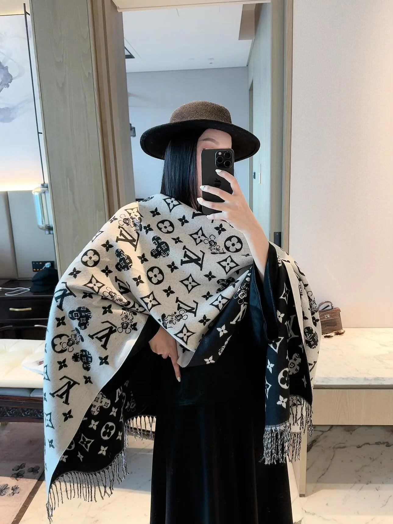 Шарфы Louis Vuitton 18647292