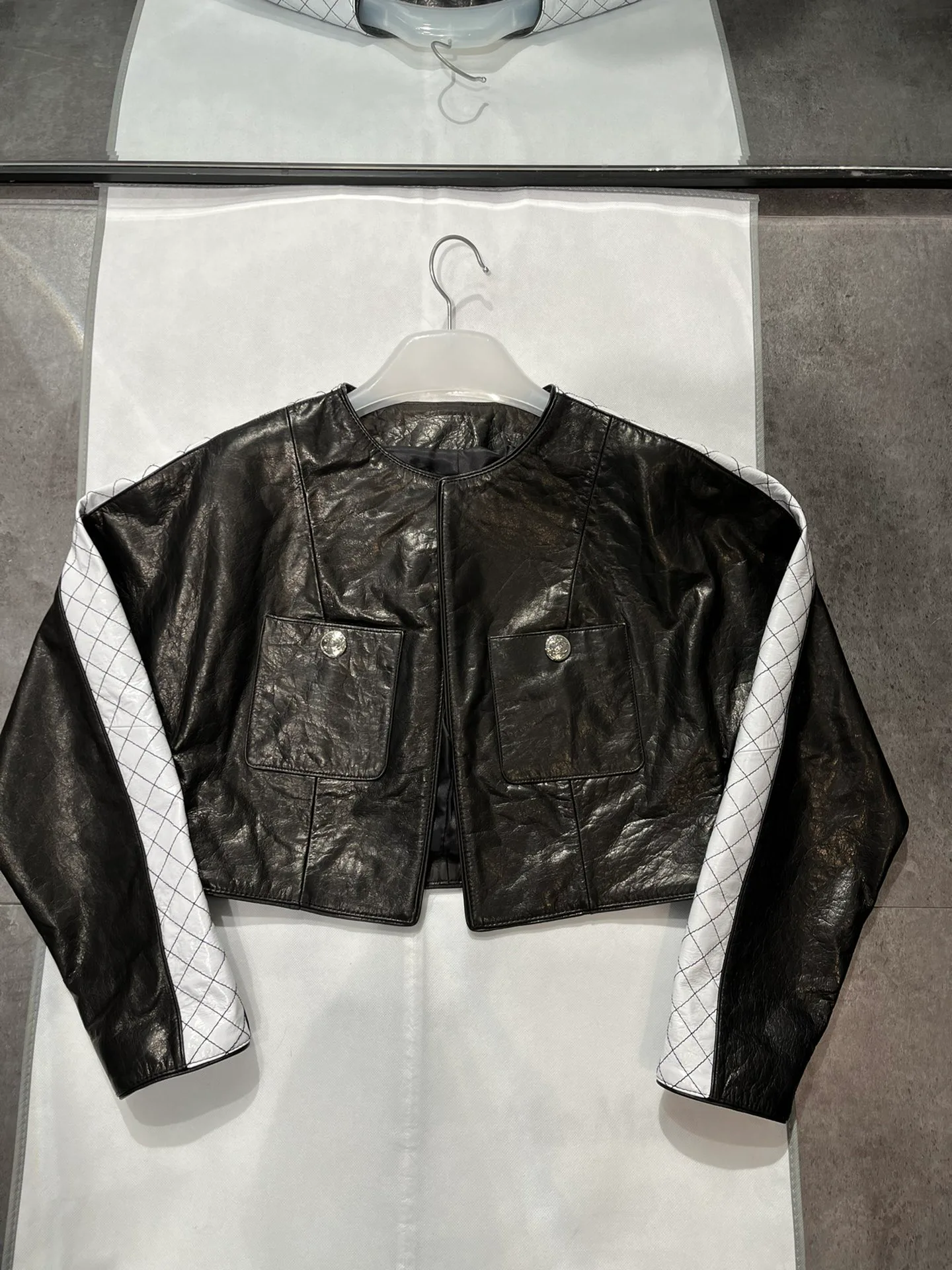 Кожаные Куртки И Дублёнки Мужские Chanel 10088595