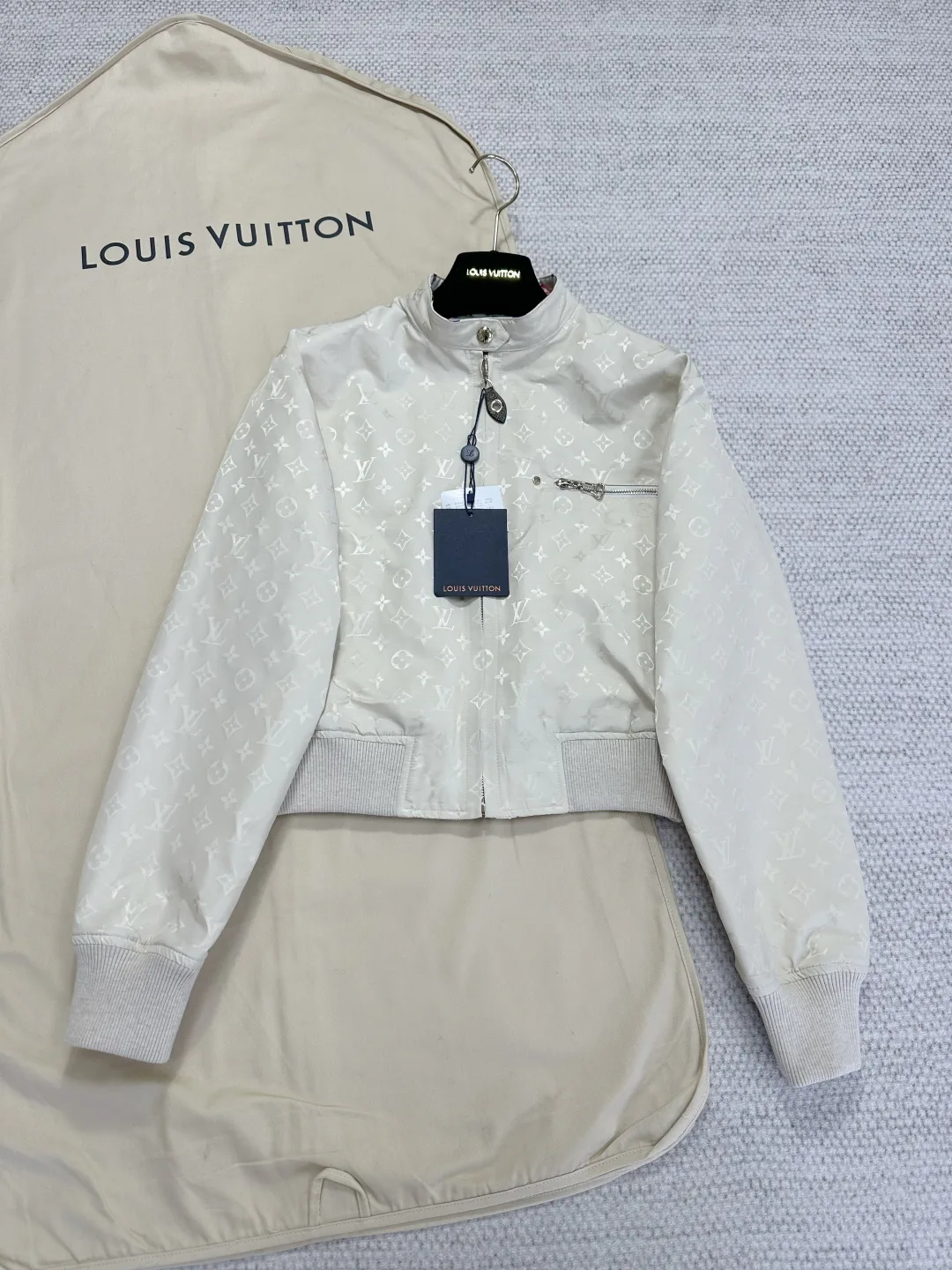 Куртки И Пуховики Женские Louis Vuitton 19799