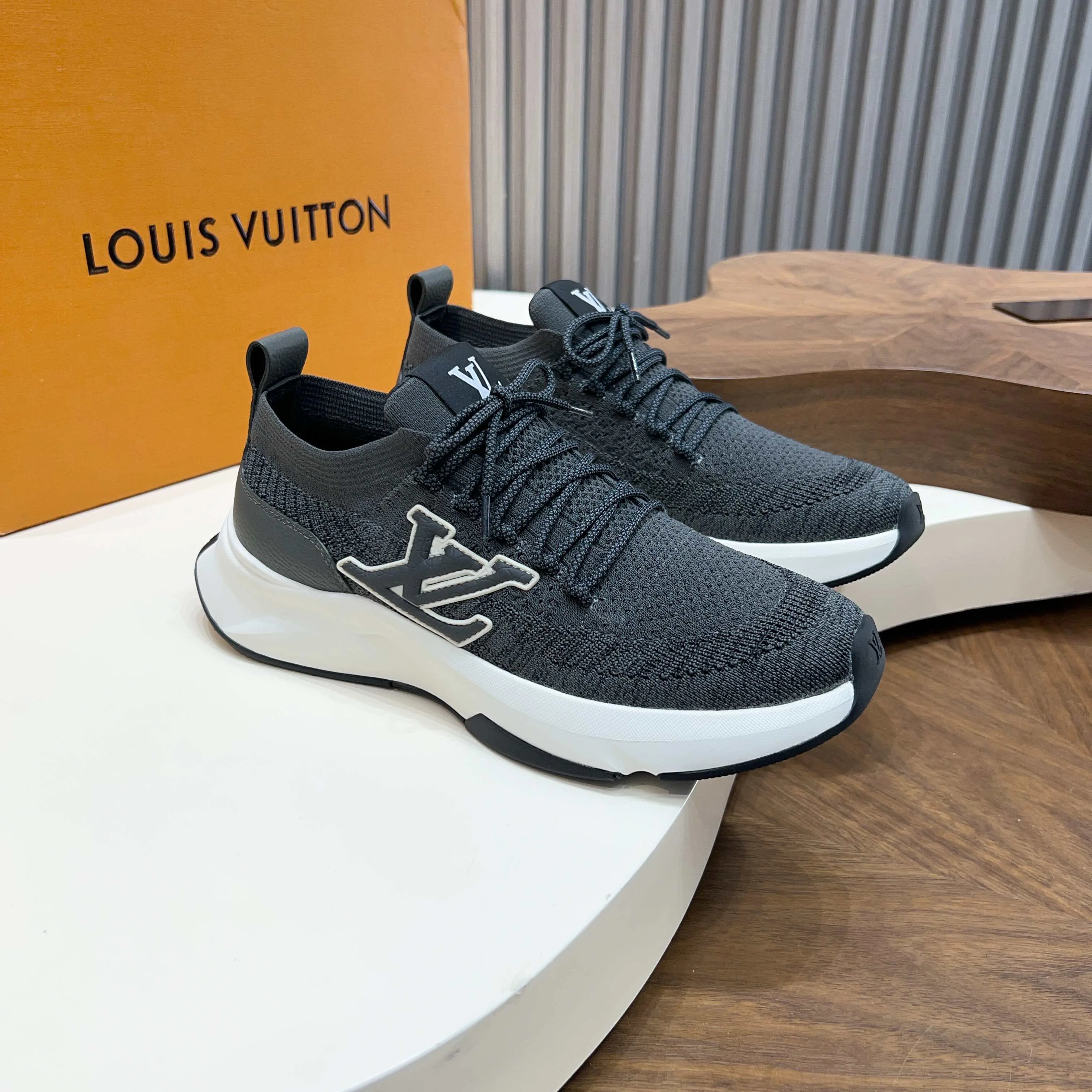 Кроссовки Мужские Louis Vuitton 17916666
