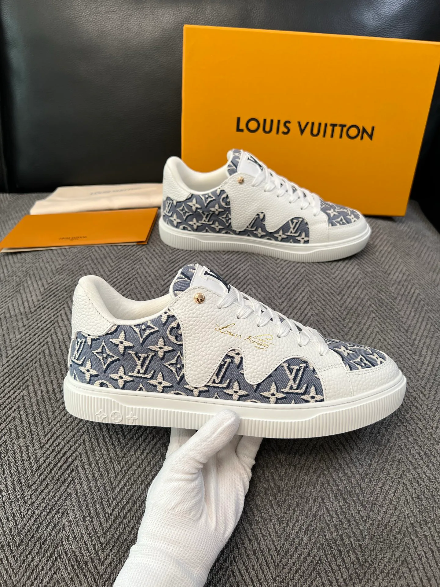 Кроссовки Женские Louis Vuitton 18592288