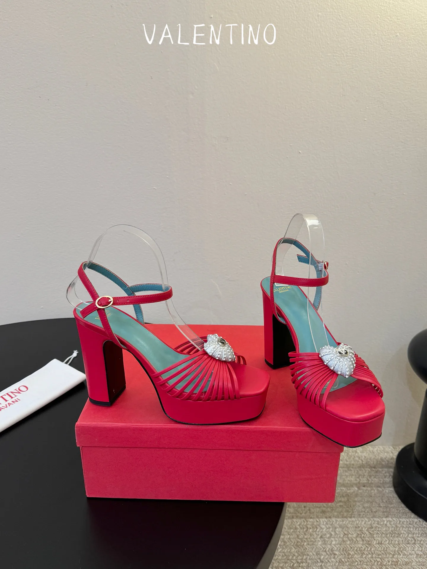 Босоножки Женские Valentino 17396951