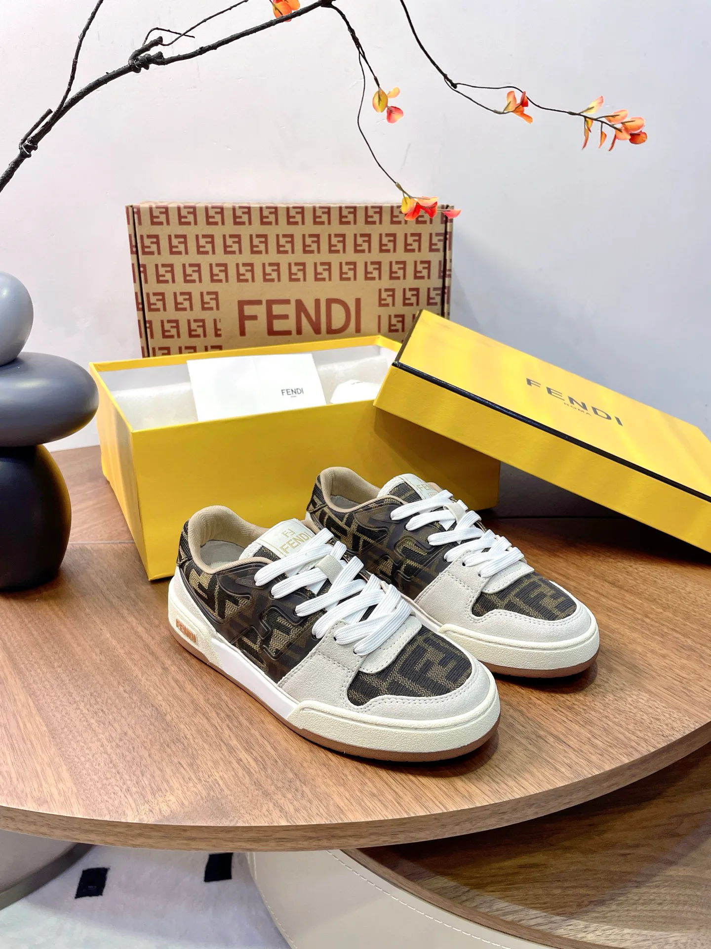 Кроссовки Женские Fendi 17957349