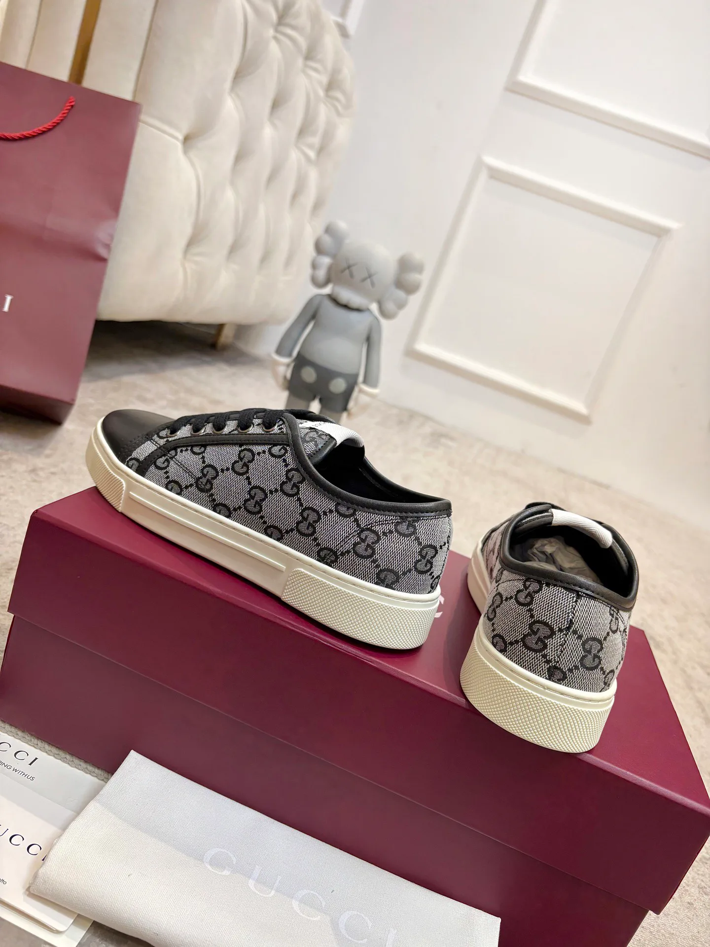 Кроссовки Женские Gucci 18901598