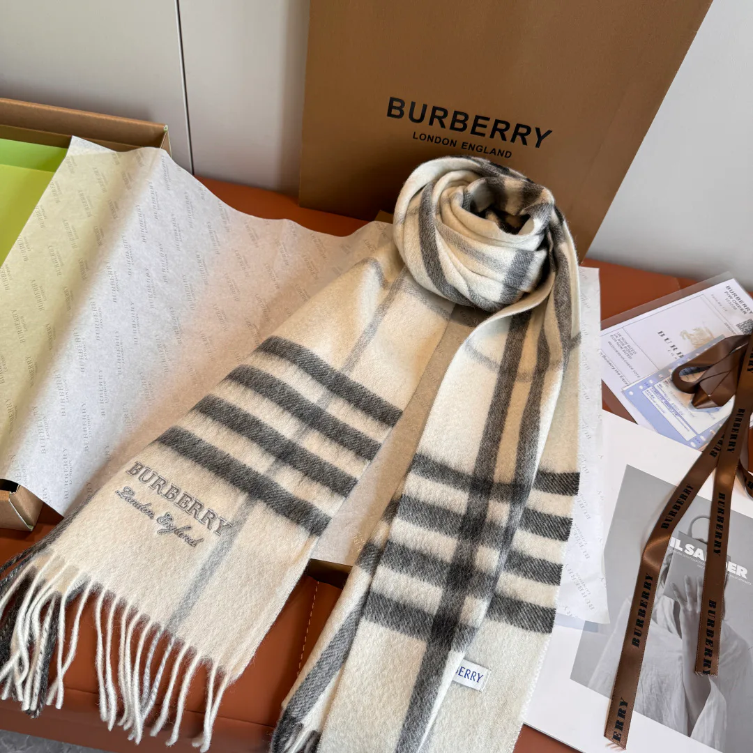 Шарфы Burberry 4549912