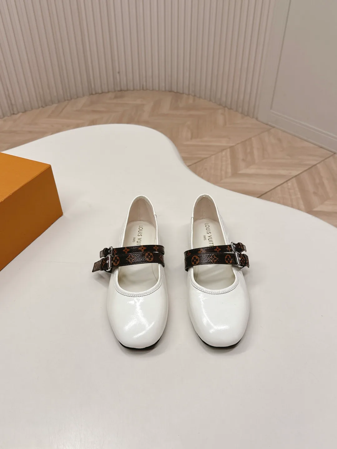 Туфли Женские Louis Vuitton 13553649