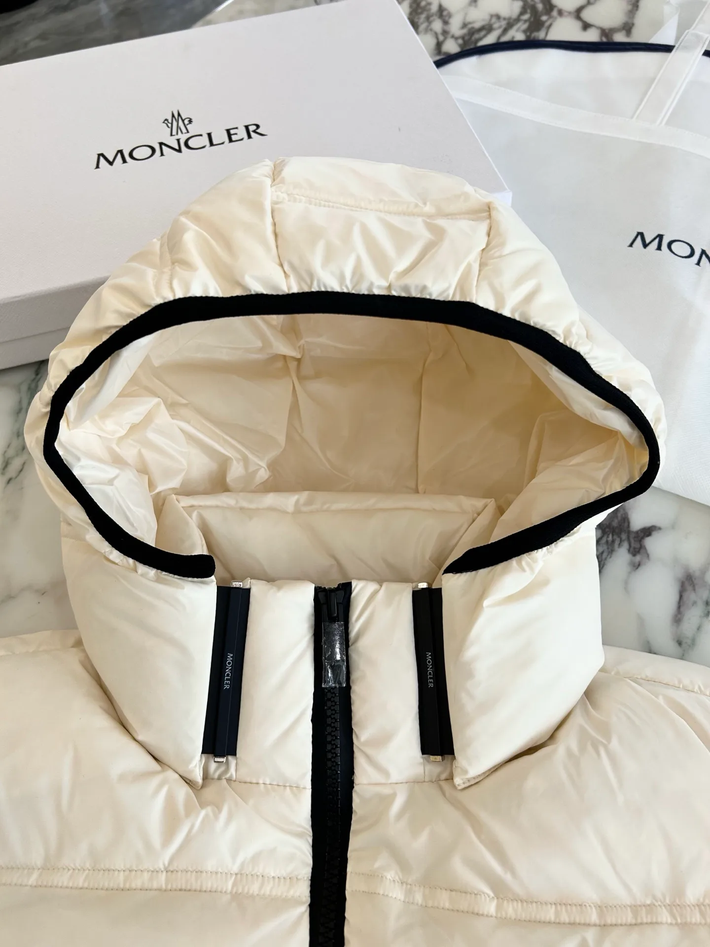 Жилеты Женские Moncler 17904509