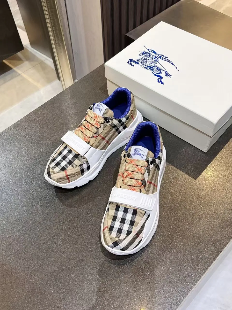 Кроссовки Женские Burberry 694286