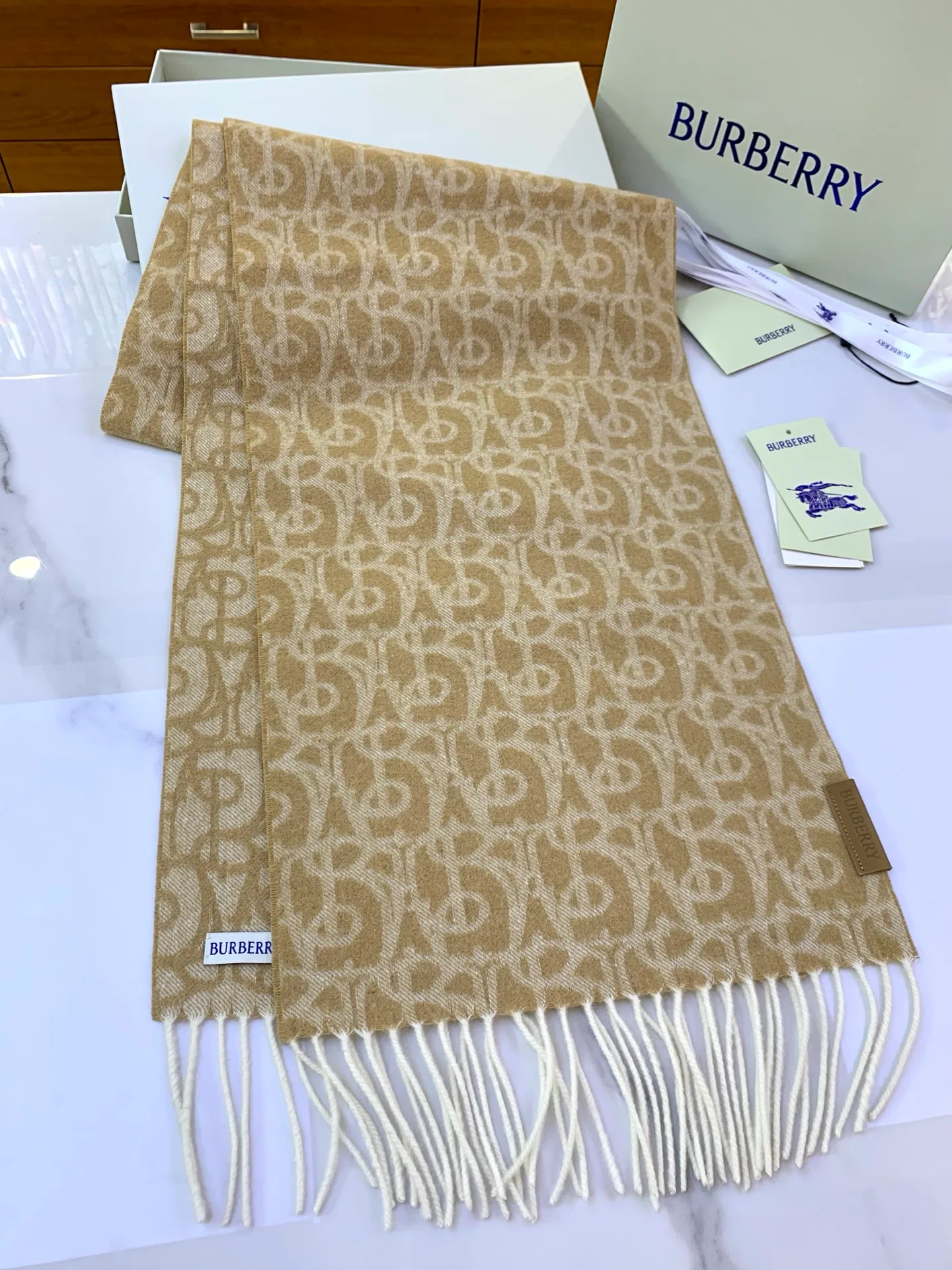 Шарфы Burberry 18039981