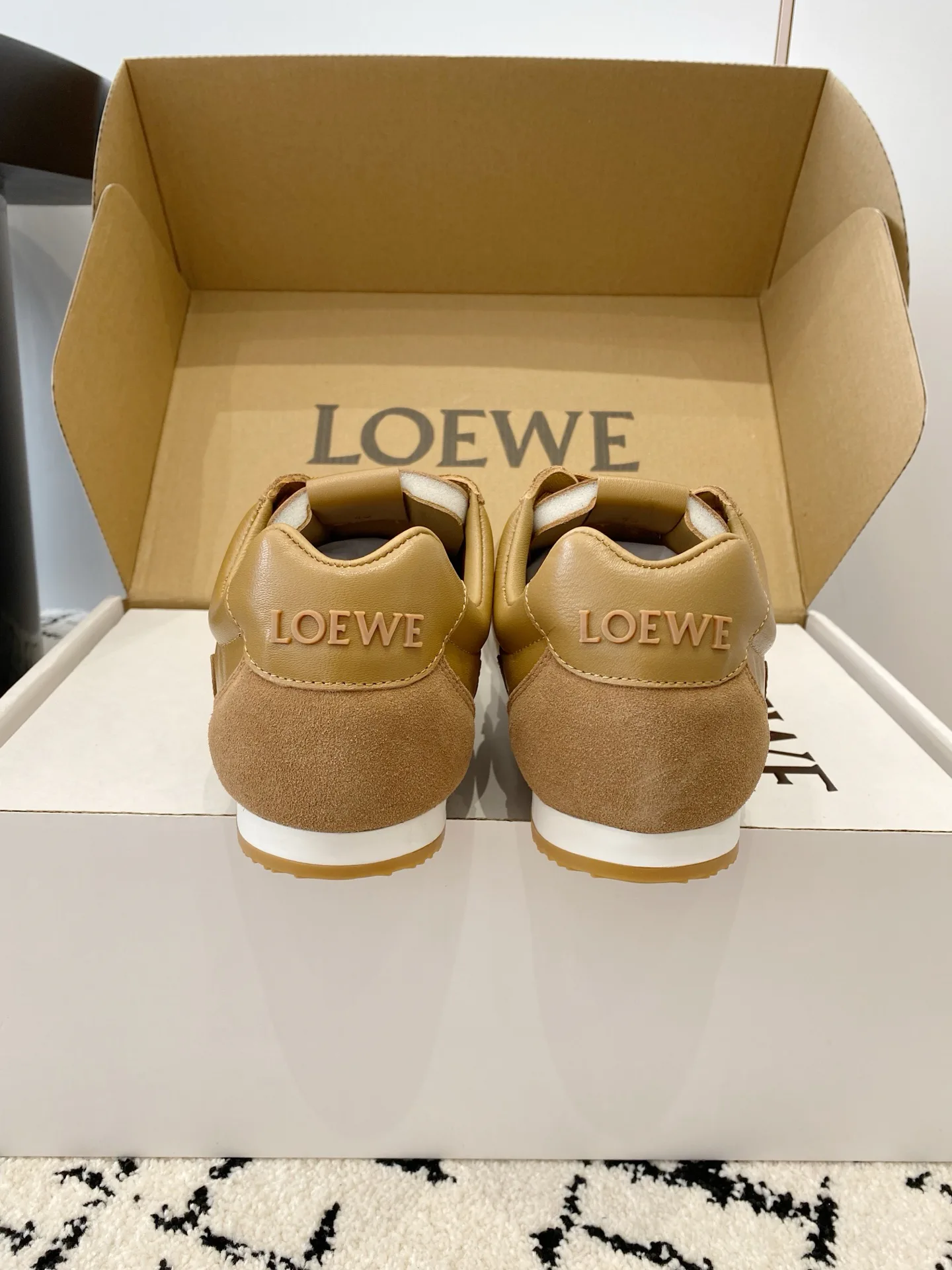 Кроссовки Женские Loewe 18268852