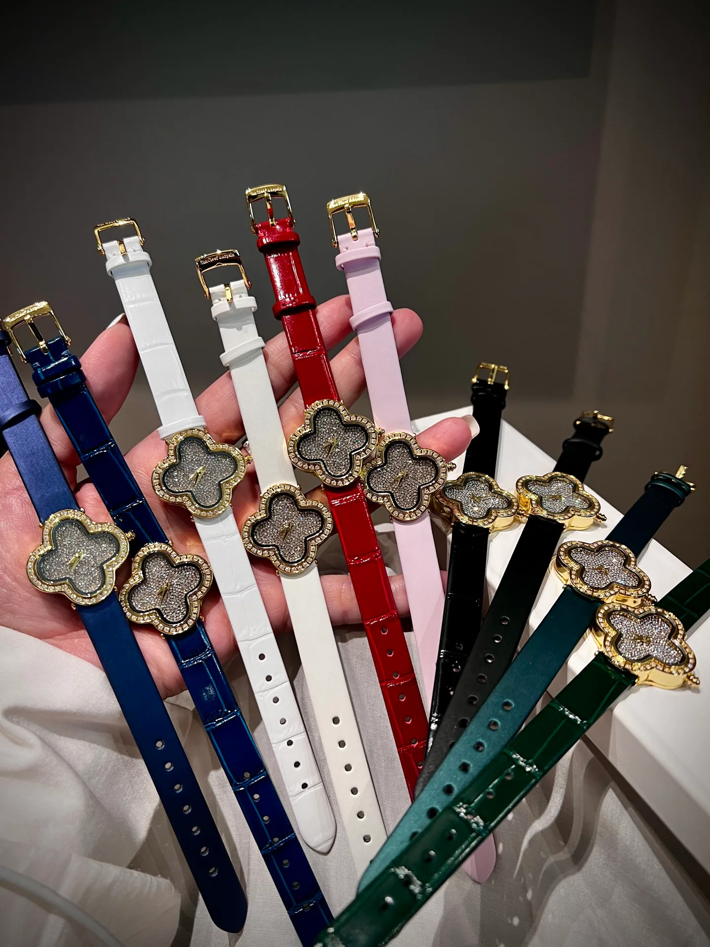 Часы Женские Van Cleef & Arpels 17800705