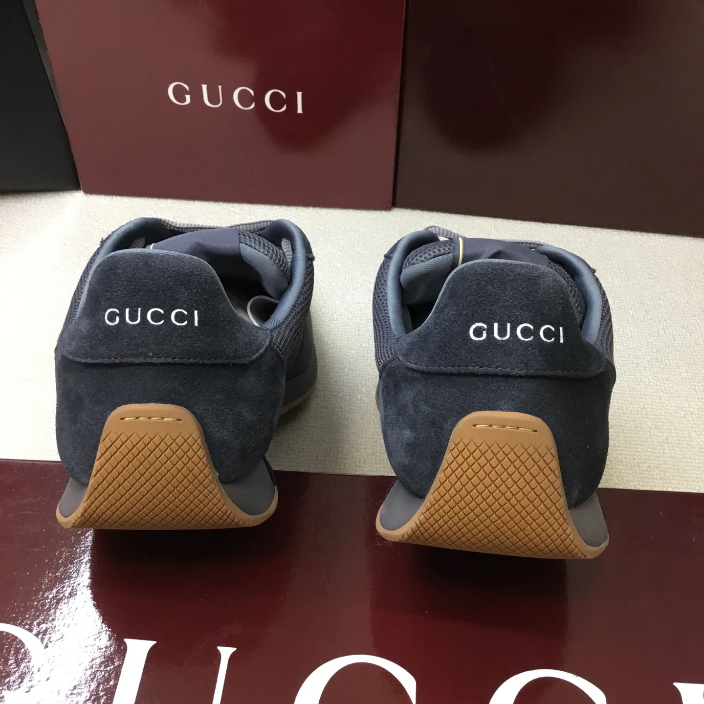 Кроссовки Женские Gucci 18773886