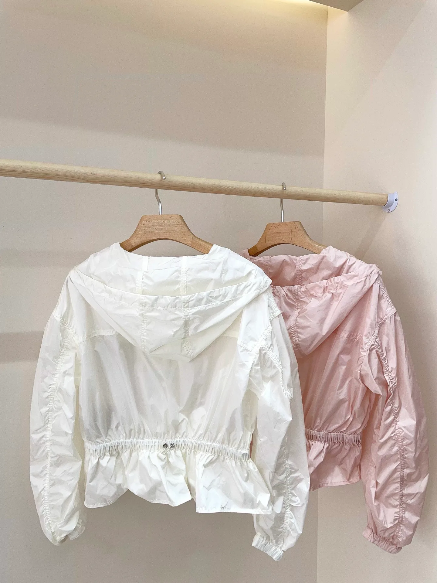 Куртки И Пуховики Женские Moncler 10248579