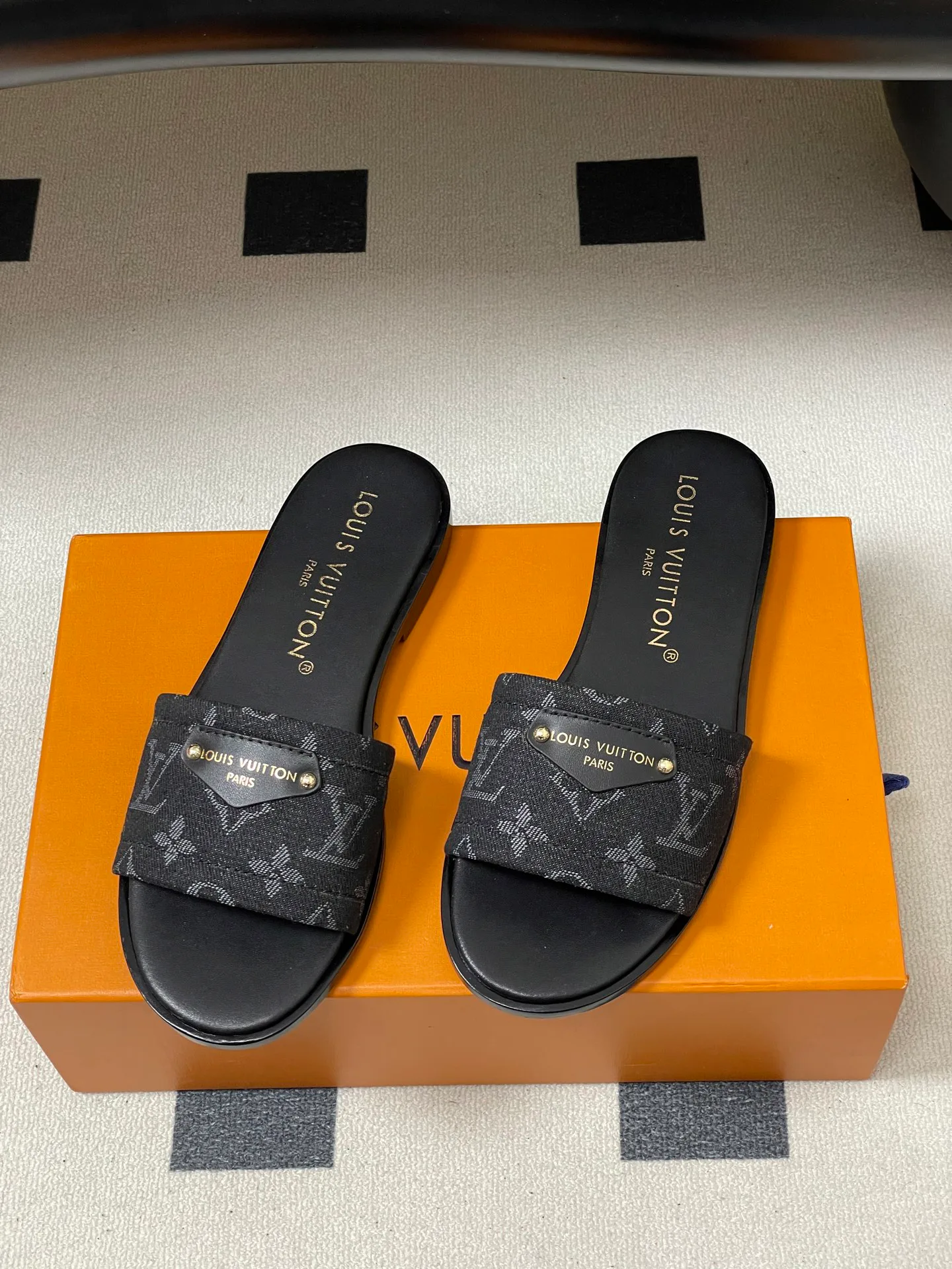 Шлепанцы Женские Louis Vuitton 3361692