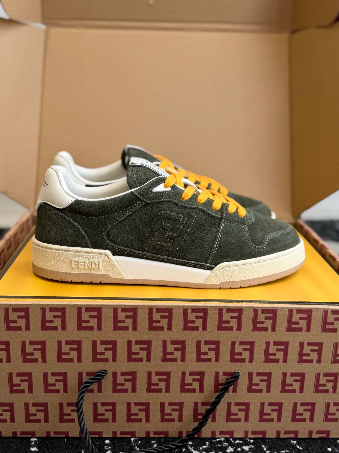 Кроссовки Женские Fendi 18309249