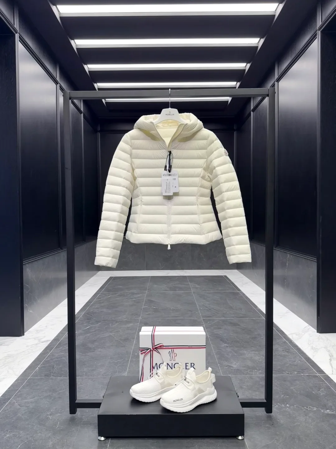 Куртки И Пуховики Женские Moncler 18129793