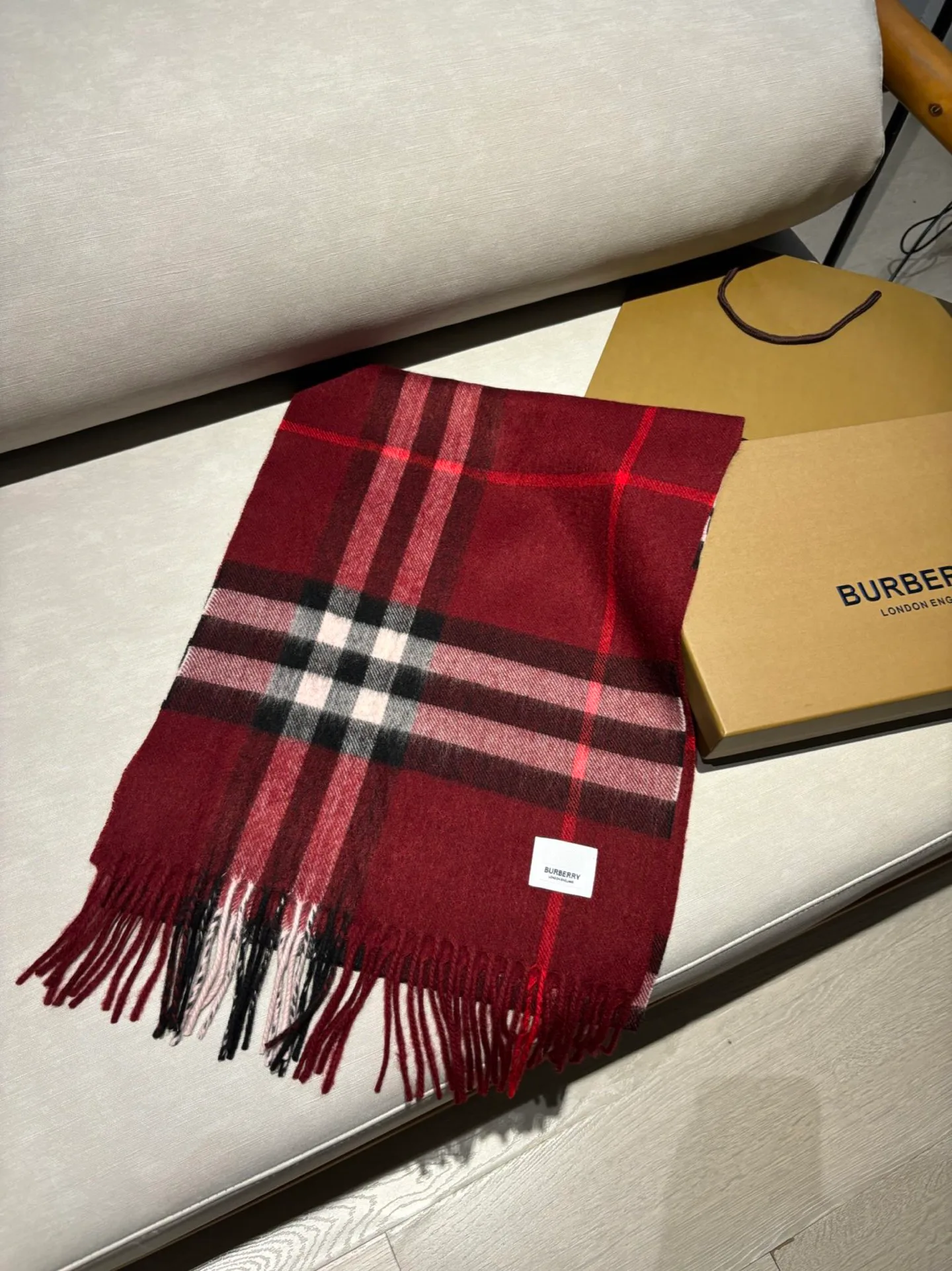 Шарфы Burberry 18507484
