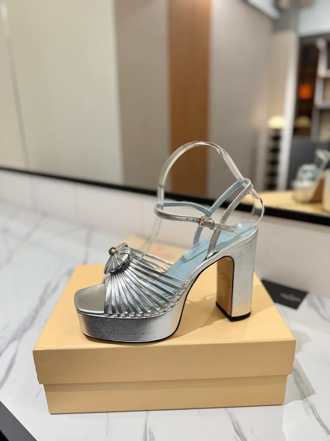 Босоножки Женские Valentino 10026785