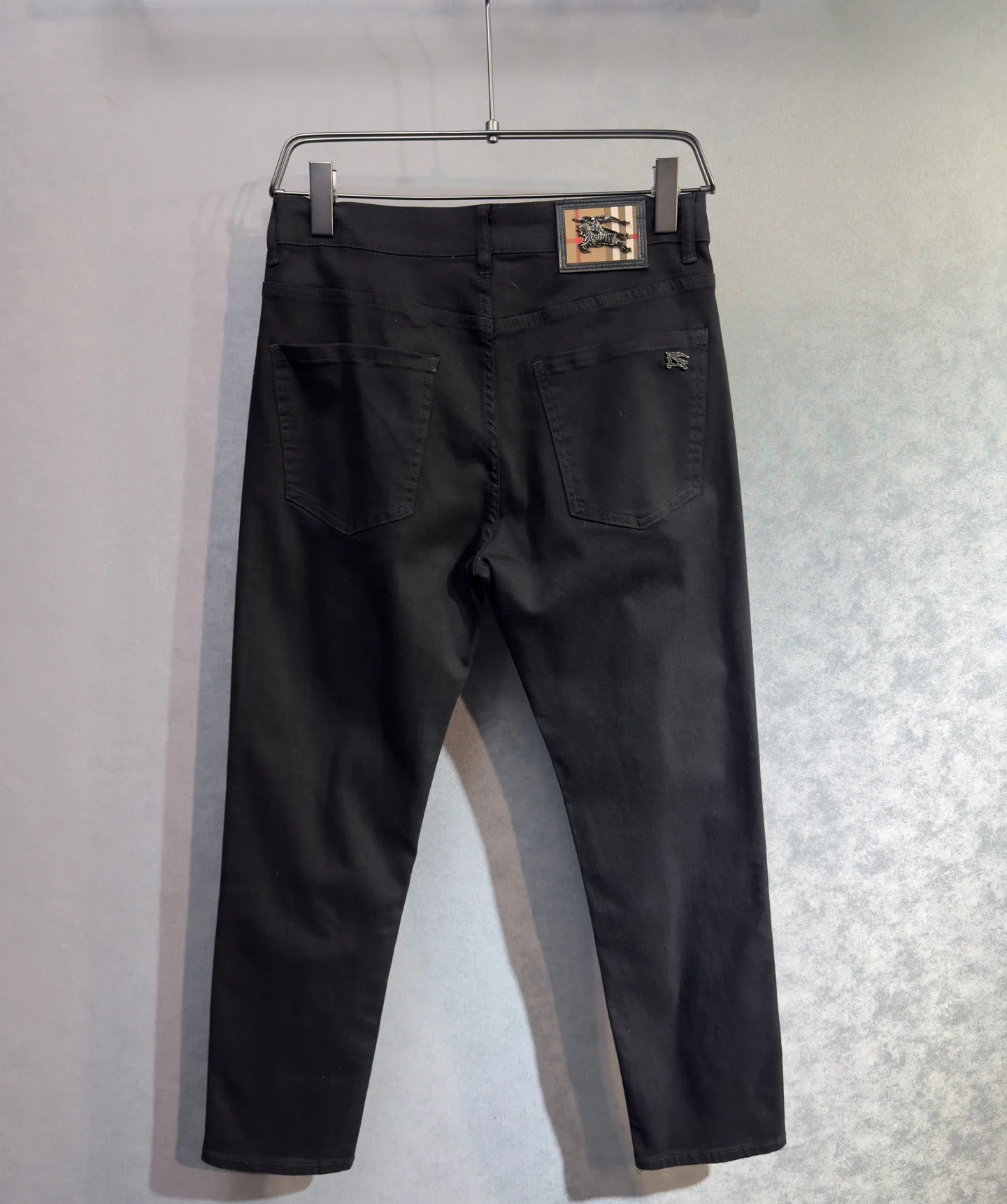 Джинсы Мужские Burberry 18098386