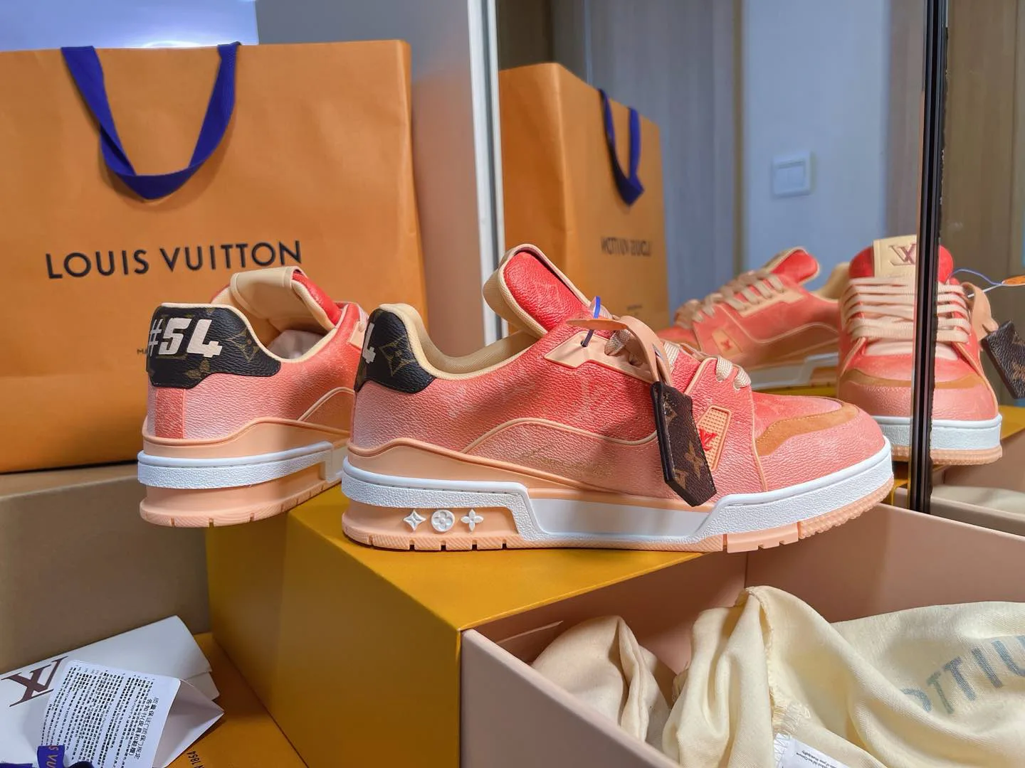 Кроссовки Женские Louis Vuitton 11696552