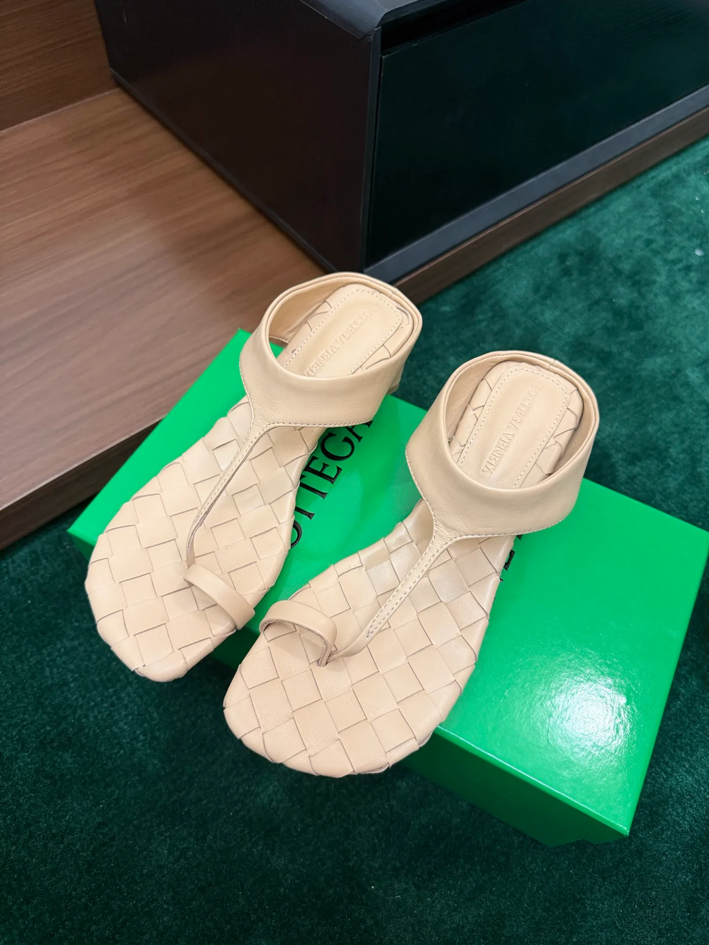 Шлепанцы Женские Bottega Veneta 17386151