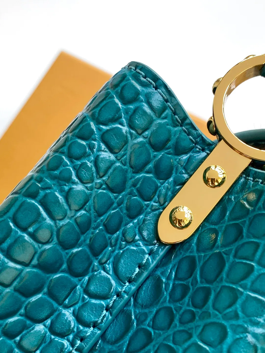 Классические Сумки Женские Louis Vuitton 18019347