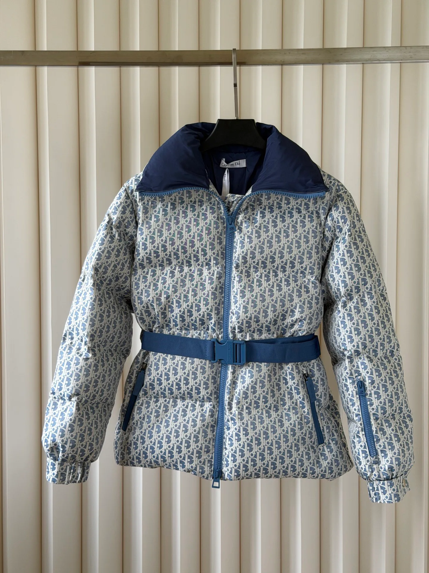 Куртки И Пуховики Женские Christian Dior 18415721