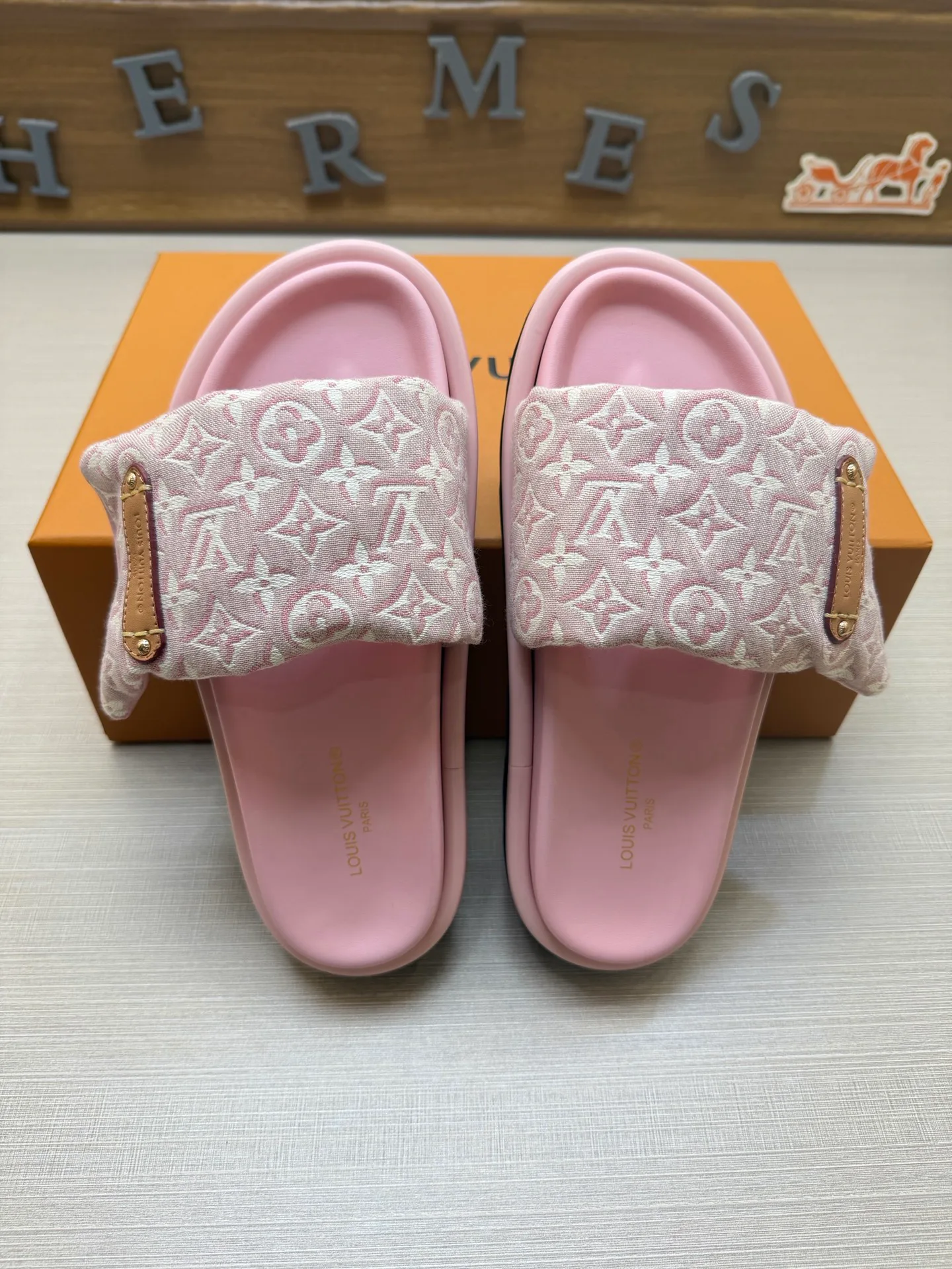Шлепанцы Женские Louis Vuitton 18011829