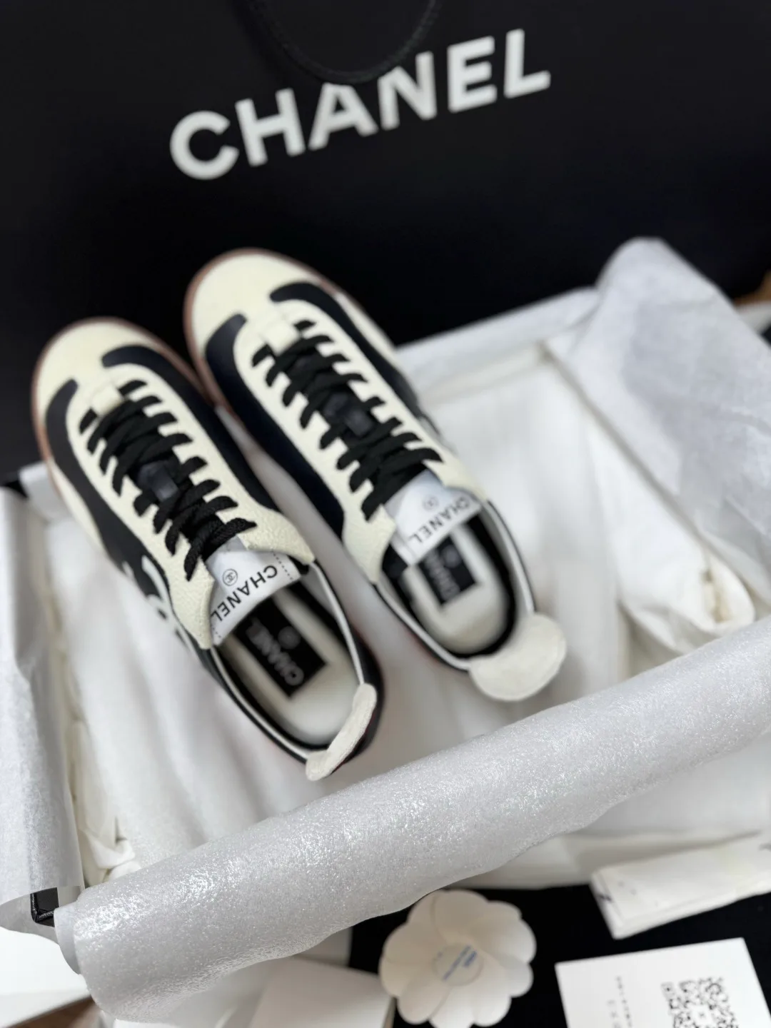 Кроссовки Женские Chanel 18223892
