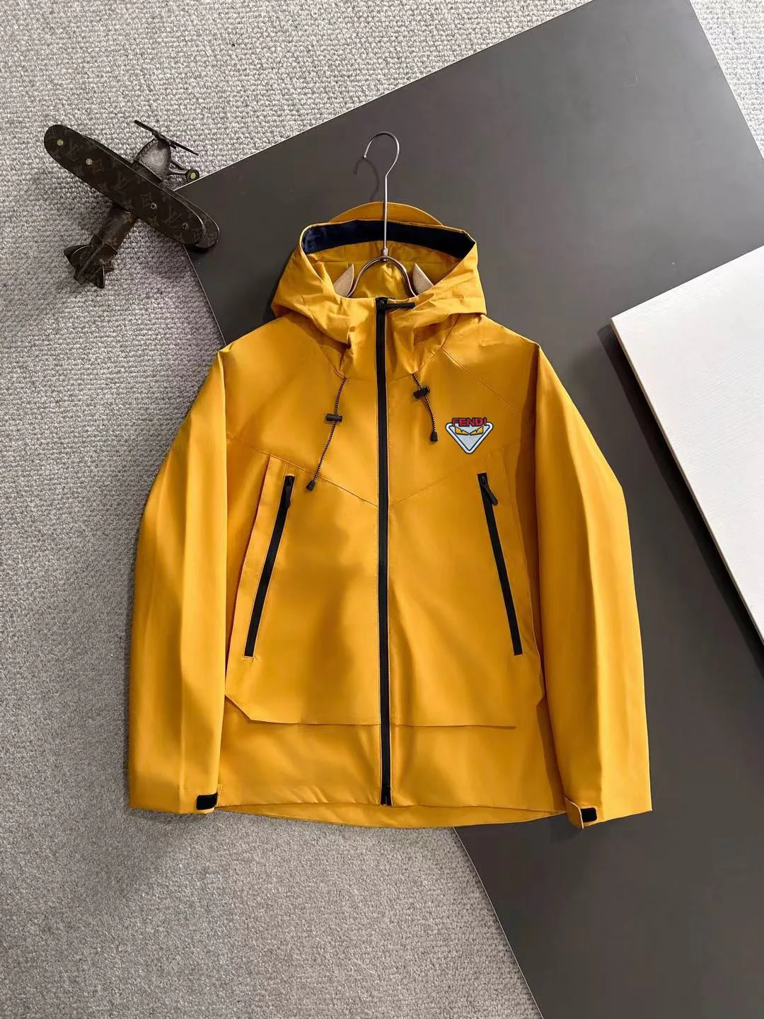 Куртки И Пуховики Женские Fendi 11054665