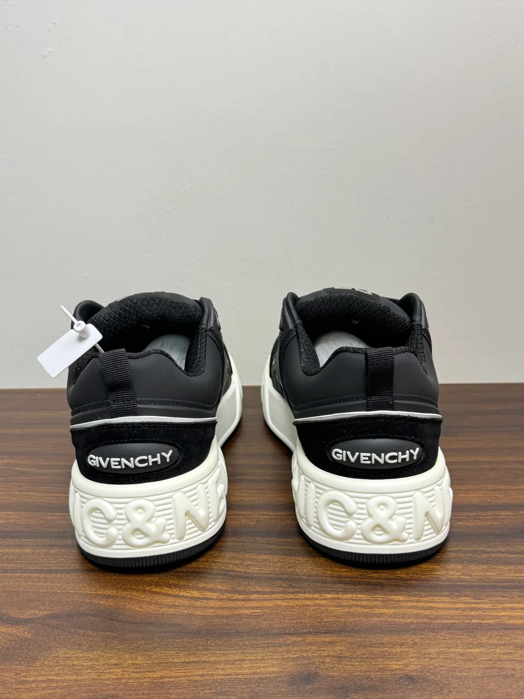 Кроссовки Женские Givenchy 18943106