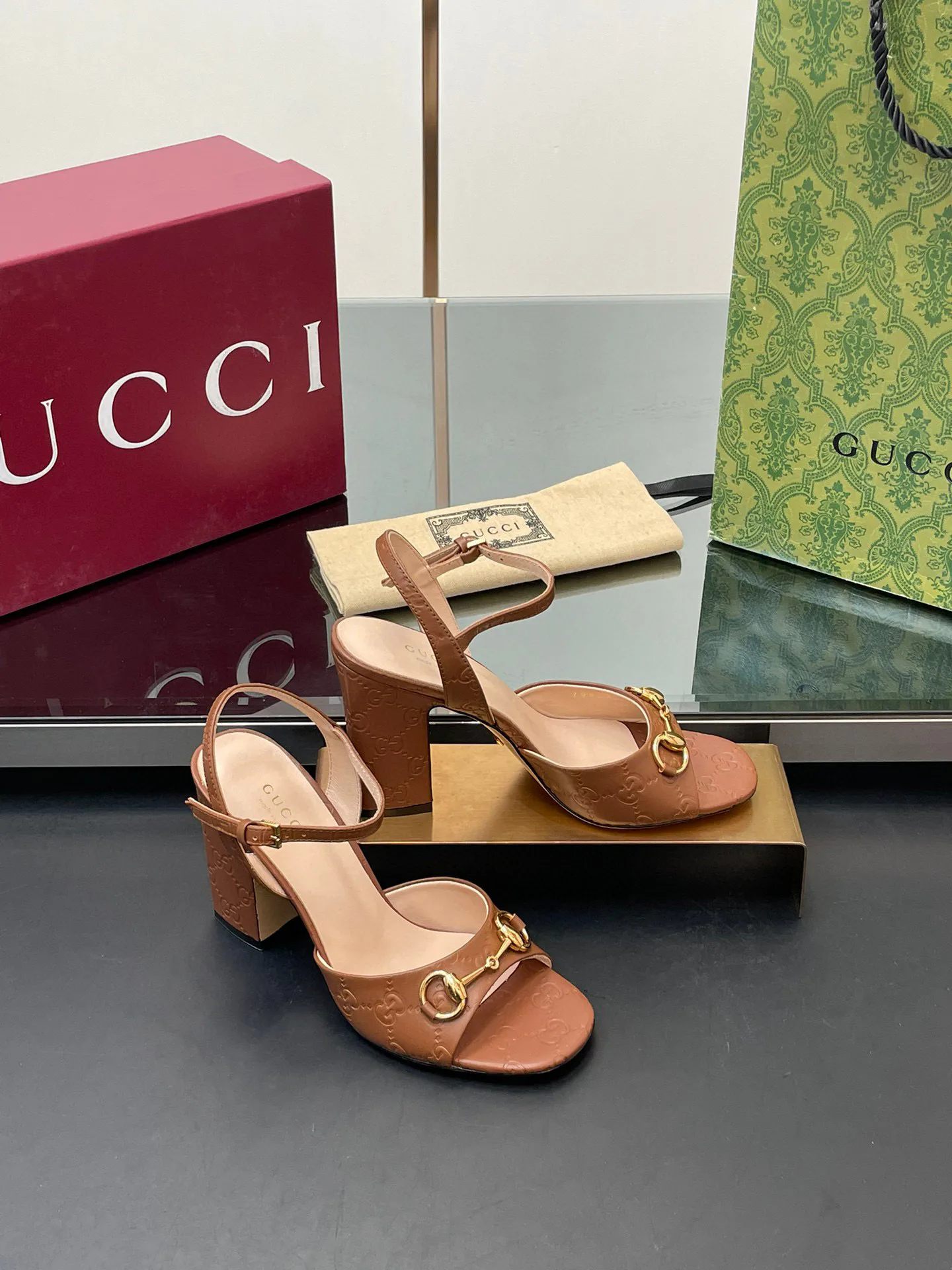 Босоножки Женские Gucci 17614708