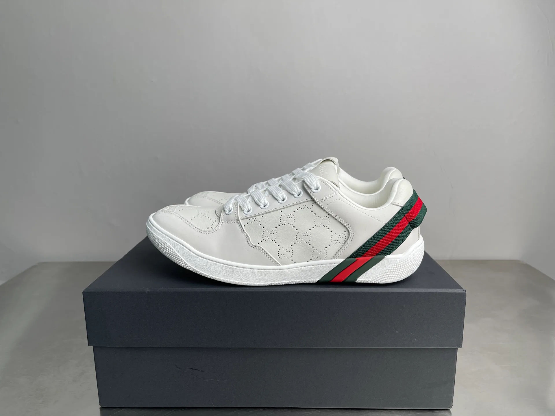 Кроссовки Женские Gucci 18535746