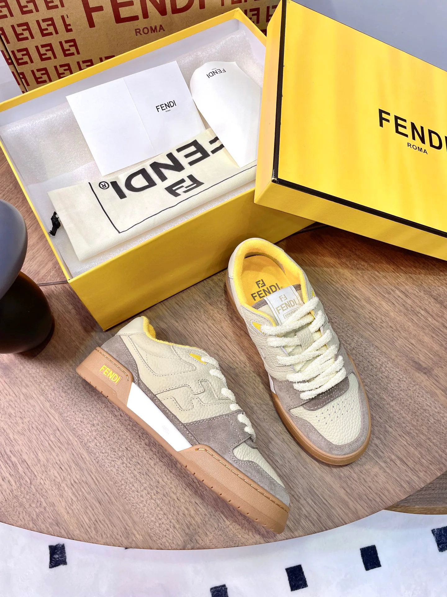 Кроссовки Женские Fendi 17957374