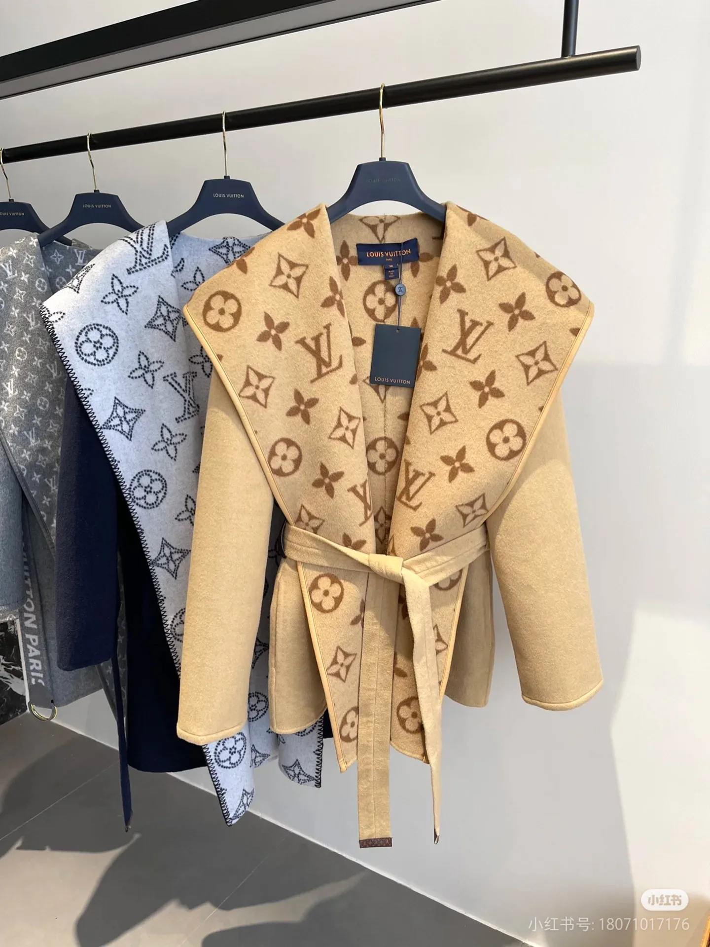 Пальто Женские Louis Vuitton 669799