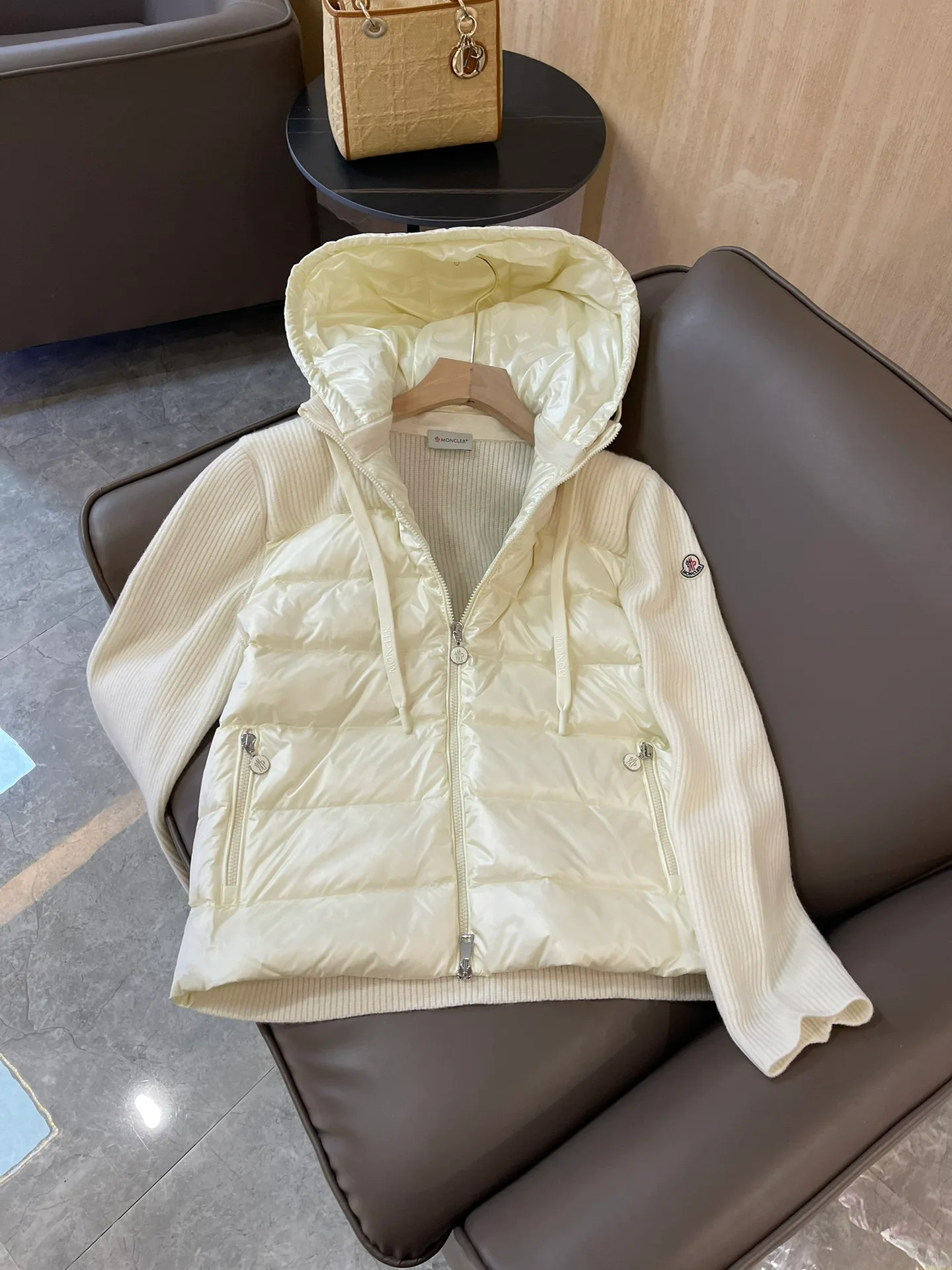 Куртки И Пуховики Женские Moncler 17886536