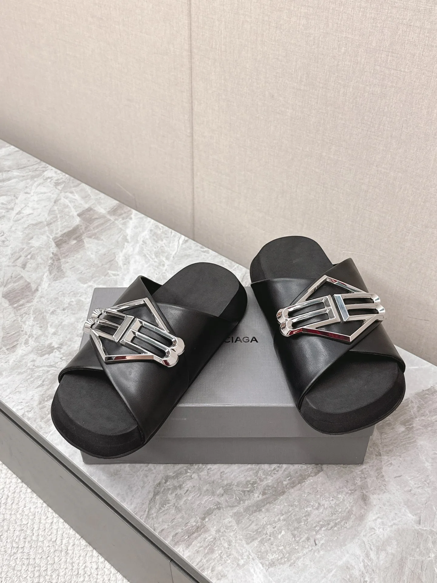 Шлепанцы Женские Balenciaga 11651011