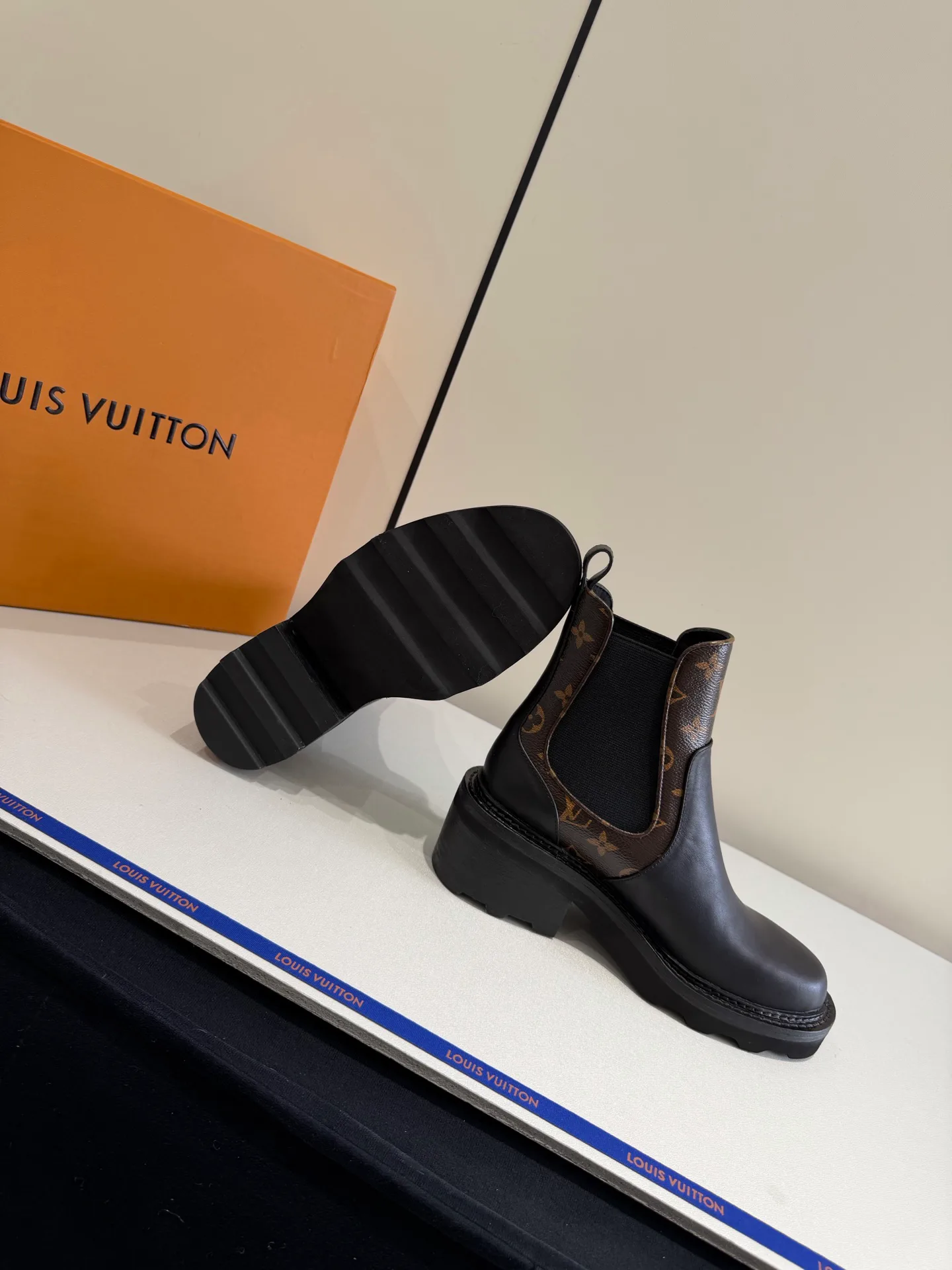 Ботинки Женские Louis Vuitton 19563708