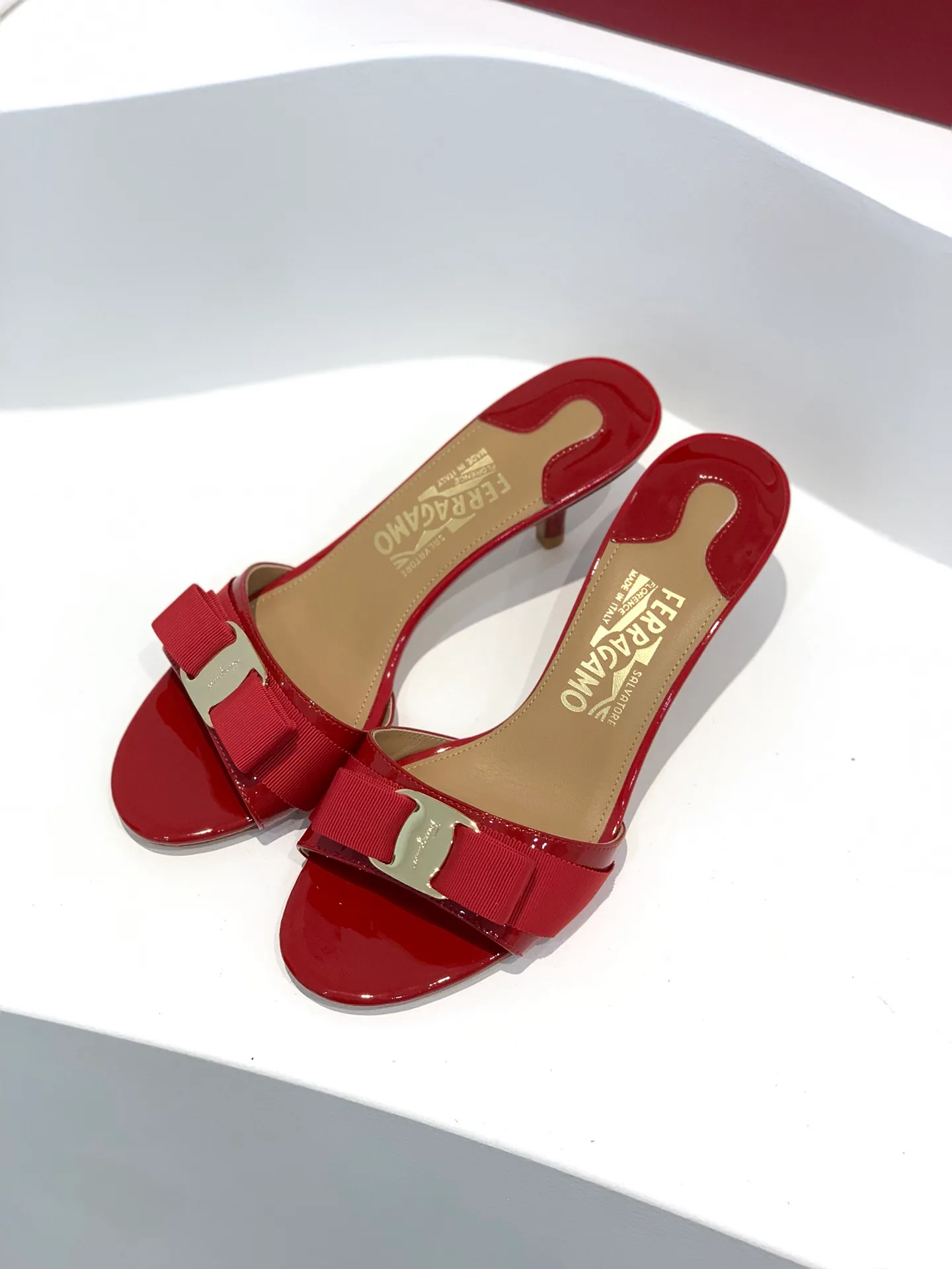 Босоножки Женские Salvatore Ferragamo 17642541