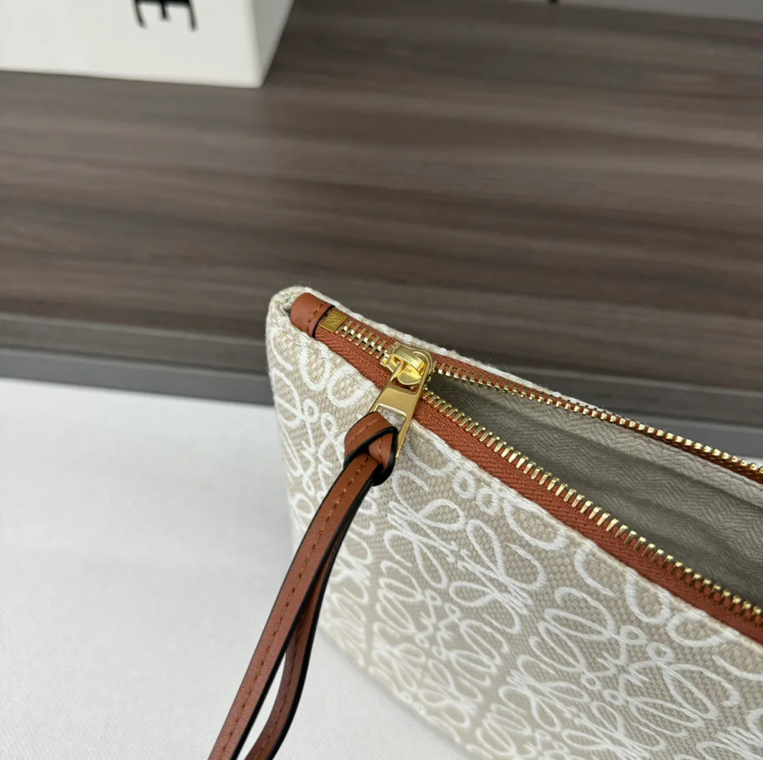 Клатчи Женские Loewe 18116450